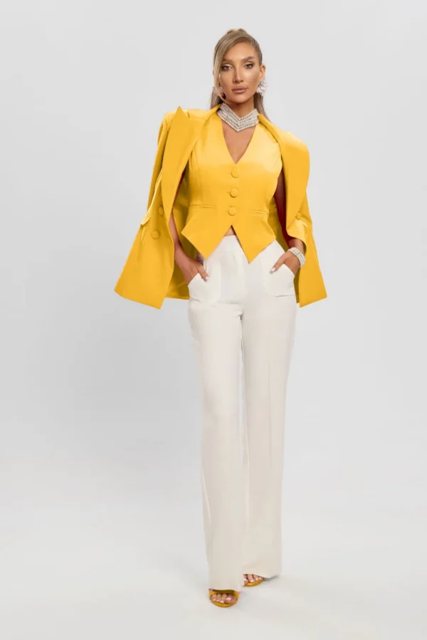 Set sacou galben si vesta cabrata cu nasturi