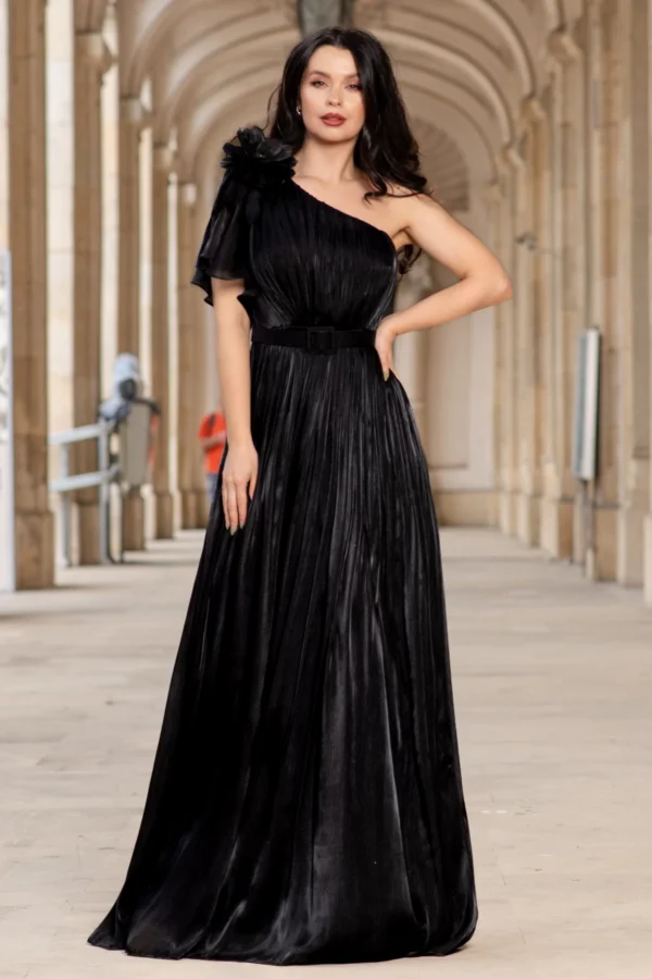 Rochie de seara lunga neagra Fiorella cu flore 3D pe umar