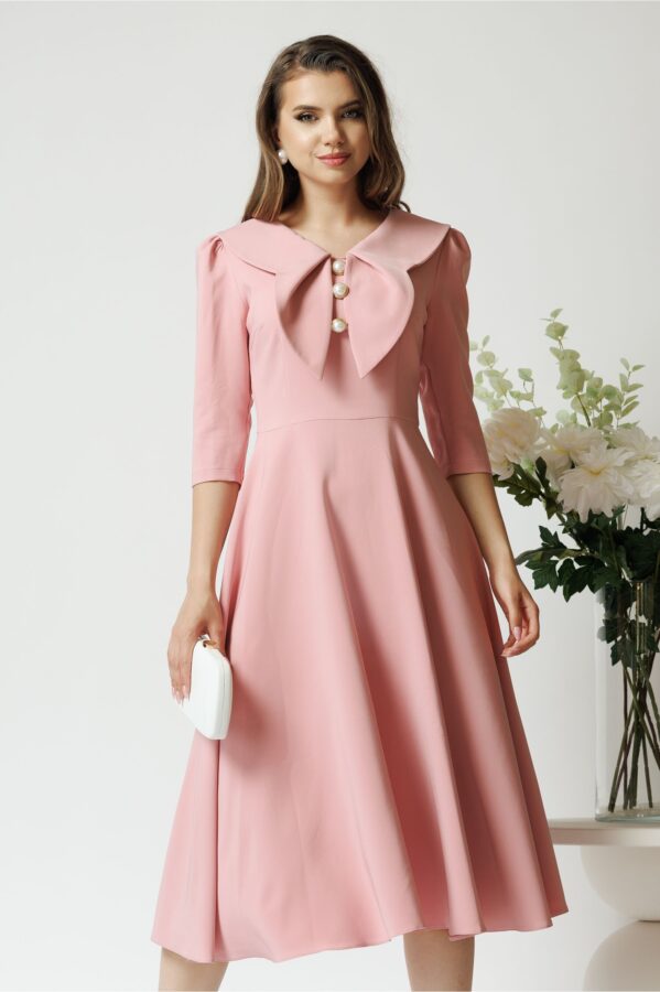 Rochie LaDonna roz clos de ocazie cu guler maxi si nasturi perluta