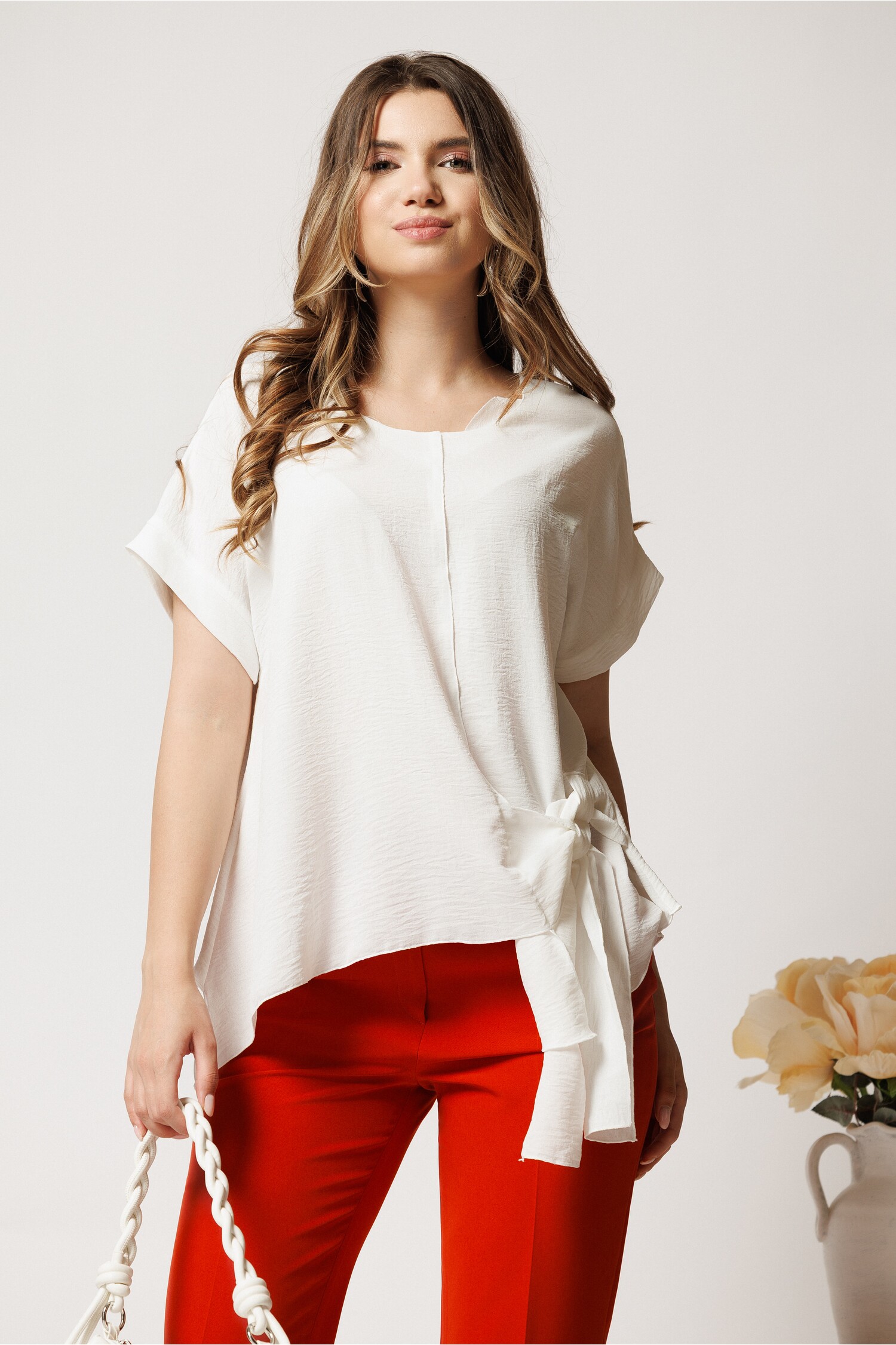 Bluza alba din viscoza oversized cu funda in talie