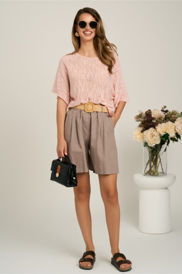 Pantaloni scurti maro din in cu croi lejer si curea in talie