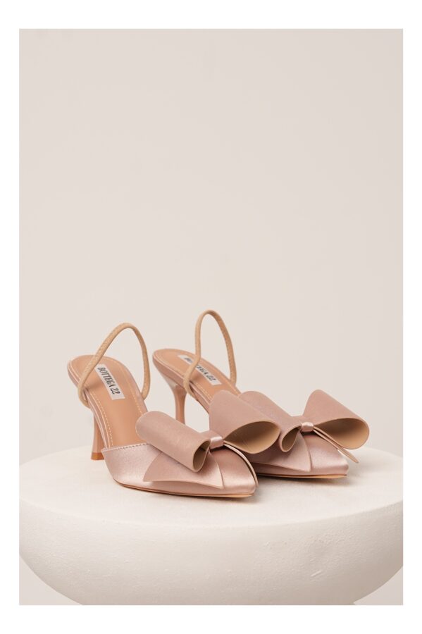 Pantofi bej eleganti din satin cu funda maxi