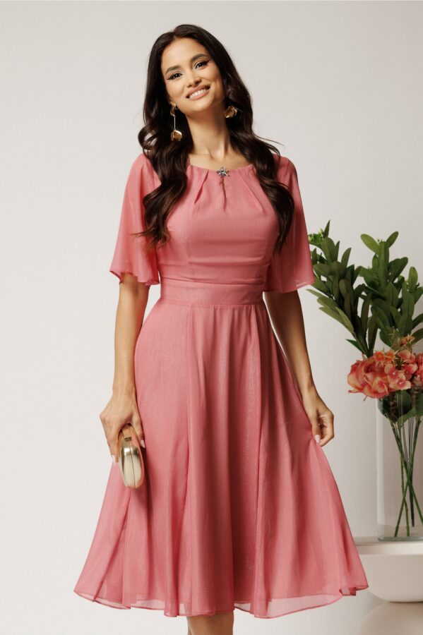 Rochie DY Fashion midi roz din voal in clos cu fir lurex si accesoriu la decolteu