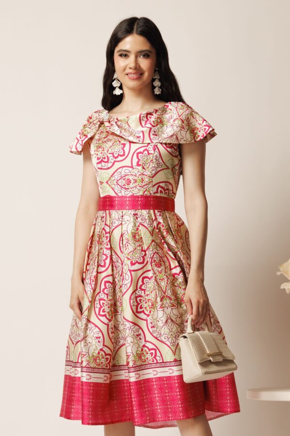 Rochie midi bej din satin in clos cu imprimeuri fucsia si cordon in talie