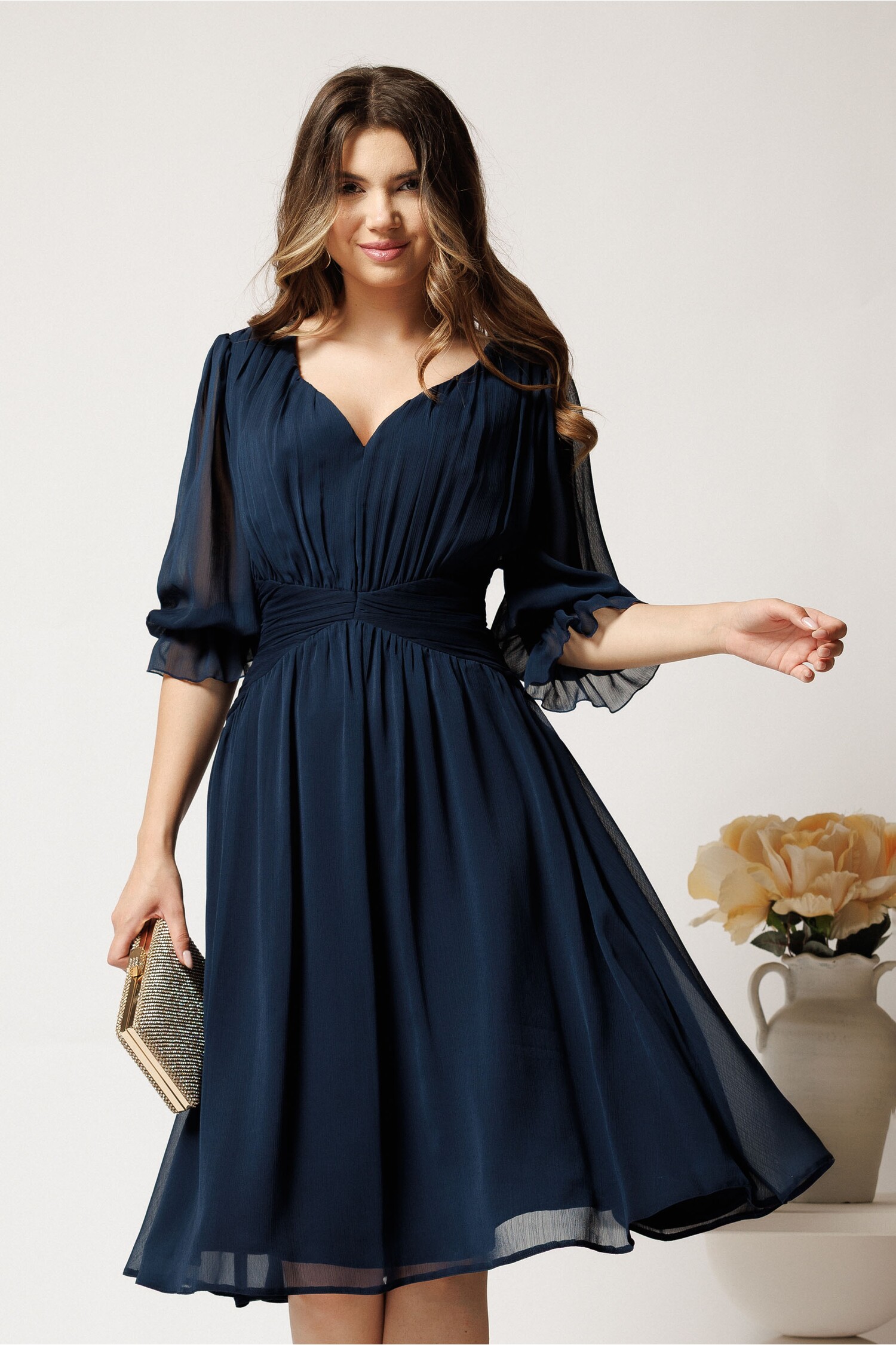 Rochie midi bleumarin din voal in clos