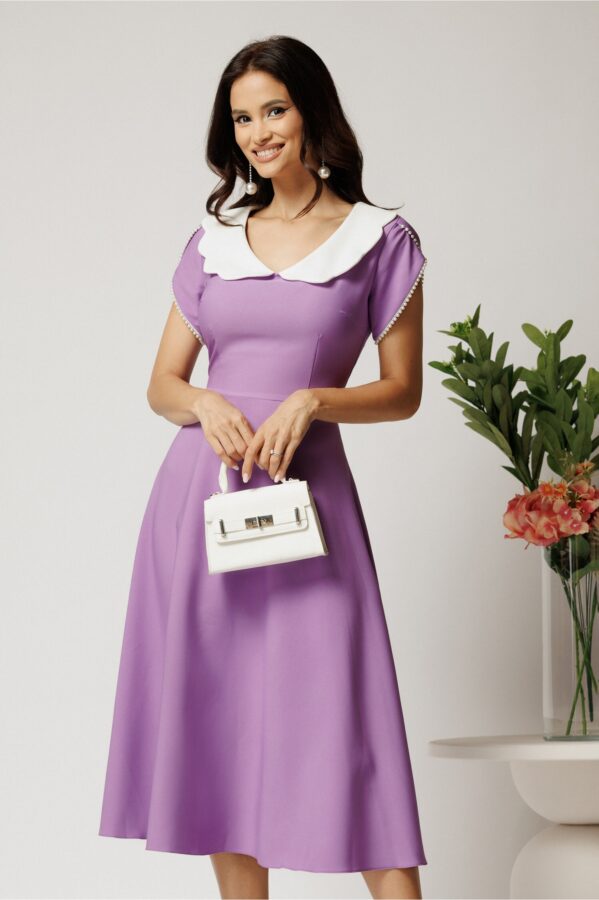 Rochie midi lila din stofa in clos cu guler alb si perle margelute la maneci