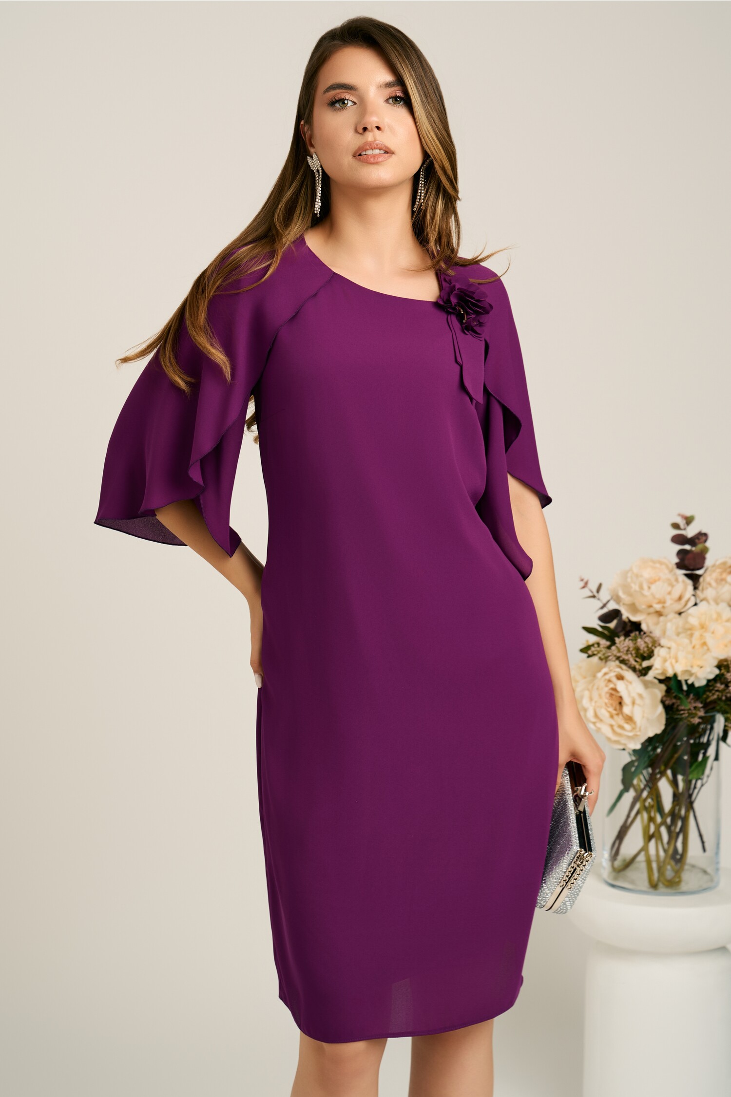 Rochie midi mov din voal cu croi drept accesorizata cu floare- Viada