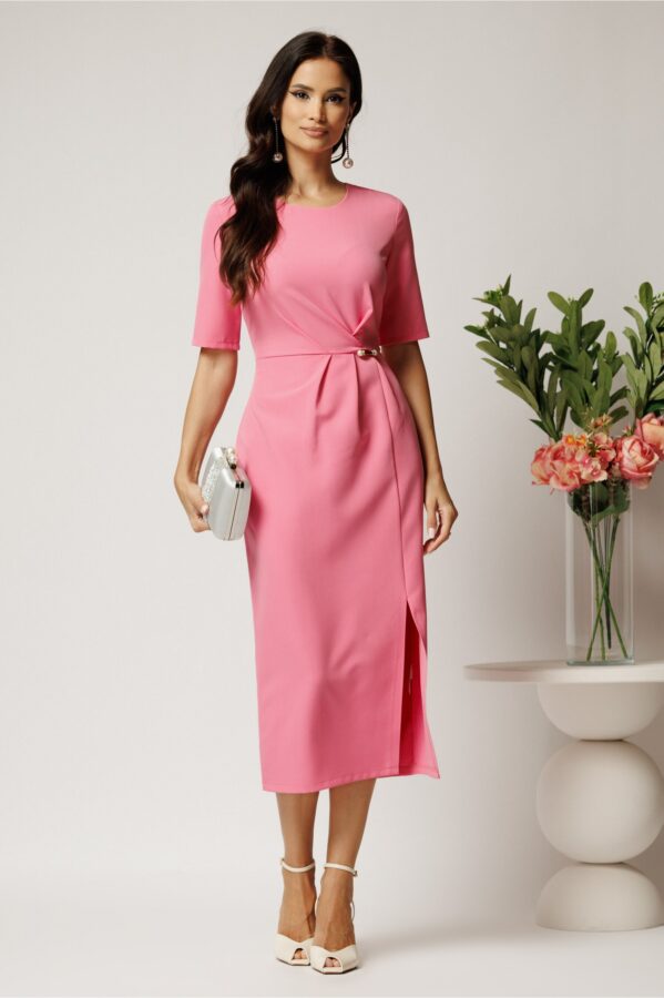 Rochie midi roz din stofa conica cu accesoriu si pliuri pe talie