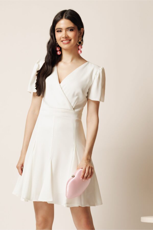 Rochie scurta alba in clin cu decolteu petrecut- Moze