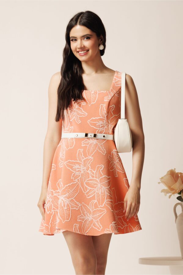 Rochie scurta orange in clos cu model floral 3D si curea in talie