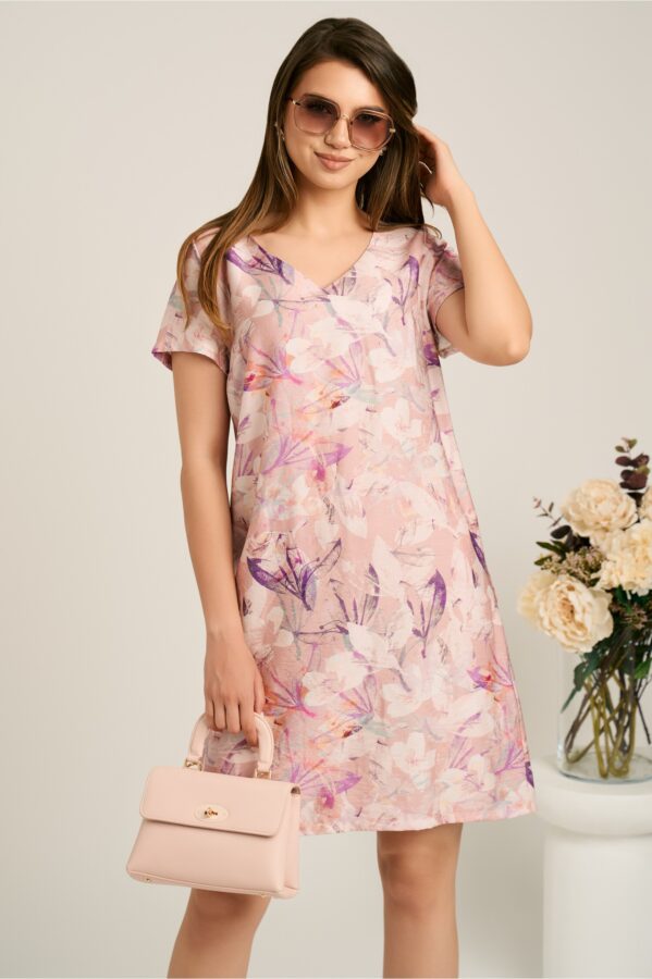 Rochie scurta roz din viscoza cu croi drept si flori mov