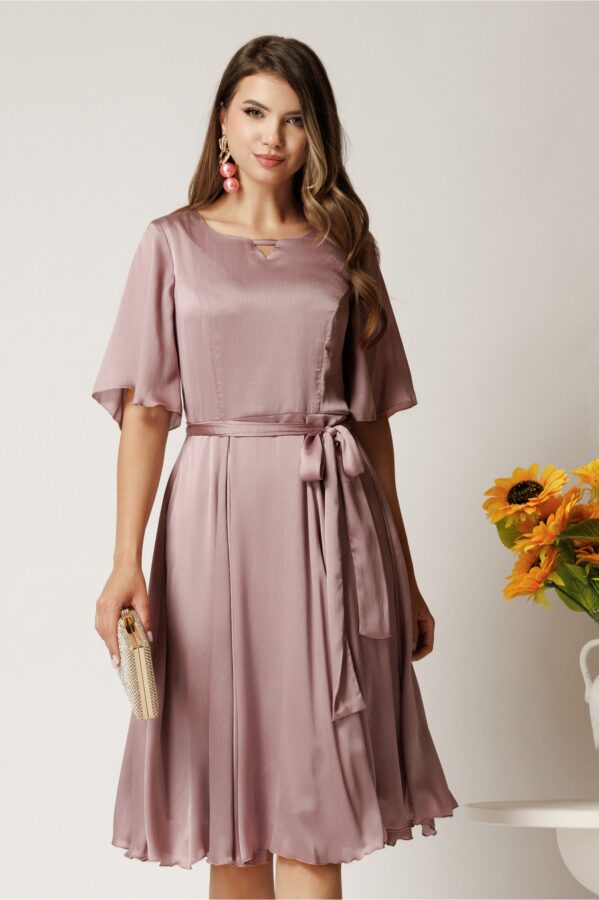 Rochie Celine midi roz pudra din voal satinat in clos cu cordon in talie