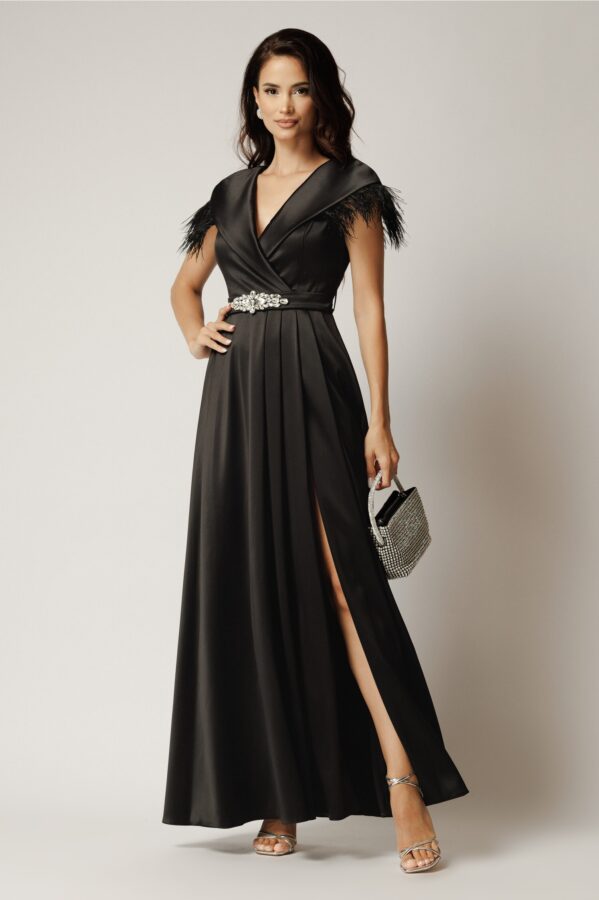 Rochie lunga neagra din tafta cu pene la umeri si strasuri pe talie