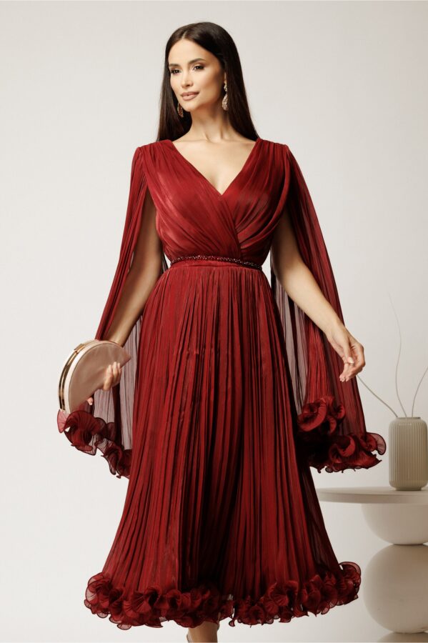 Rochie midi bordo din voal satinat in clos cu maneci ample si curea din strasuri in talie
