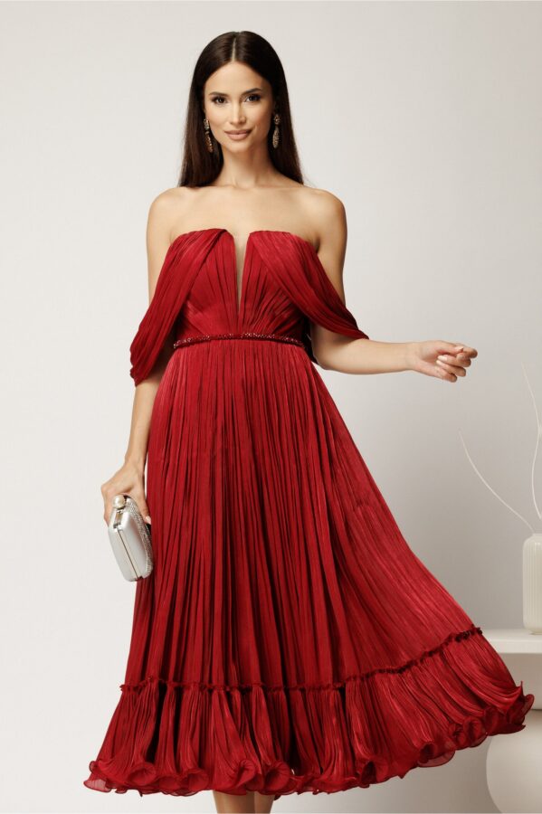 Rochie midi bordo in clos din voal satinat cu aplicatii cazute pe umeri