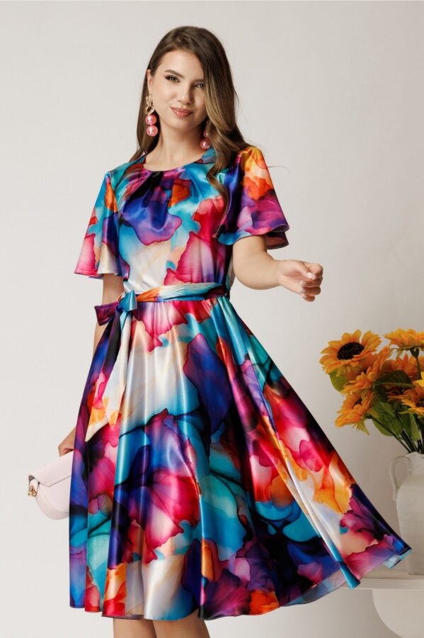 Rochie midi cu imprimeu multicolor din satin in clos cu cordon in talie