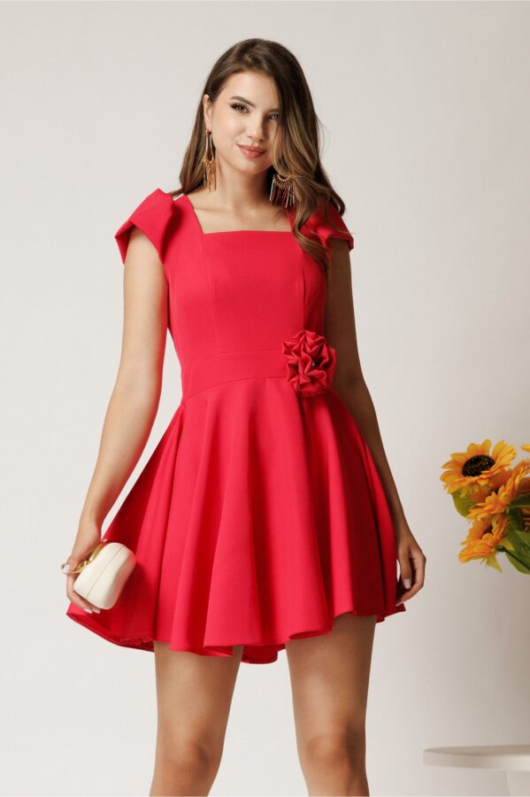 Rochie scurta fucsia din stofa in clos cu floare in talie
