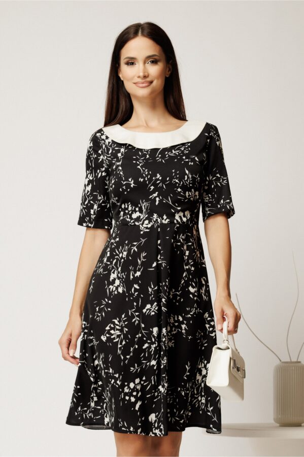 Rochie scurta neagra din triplu voal cu imprimeu alb si curea in talie