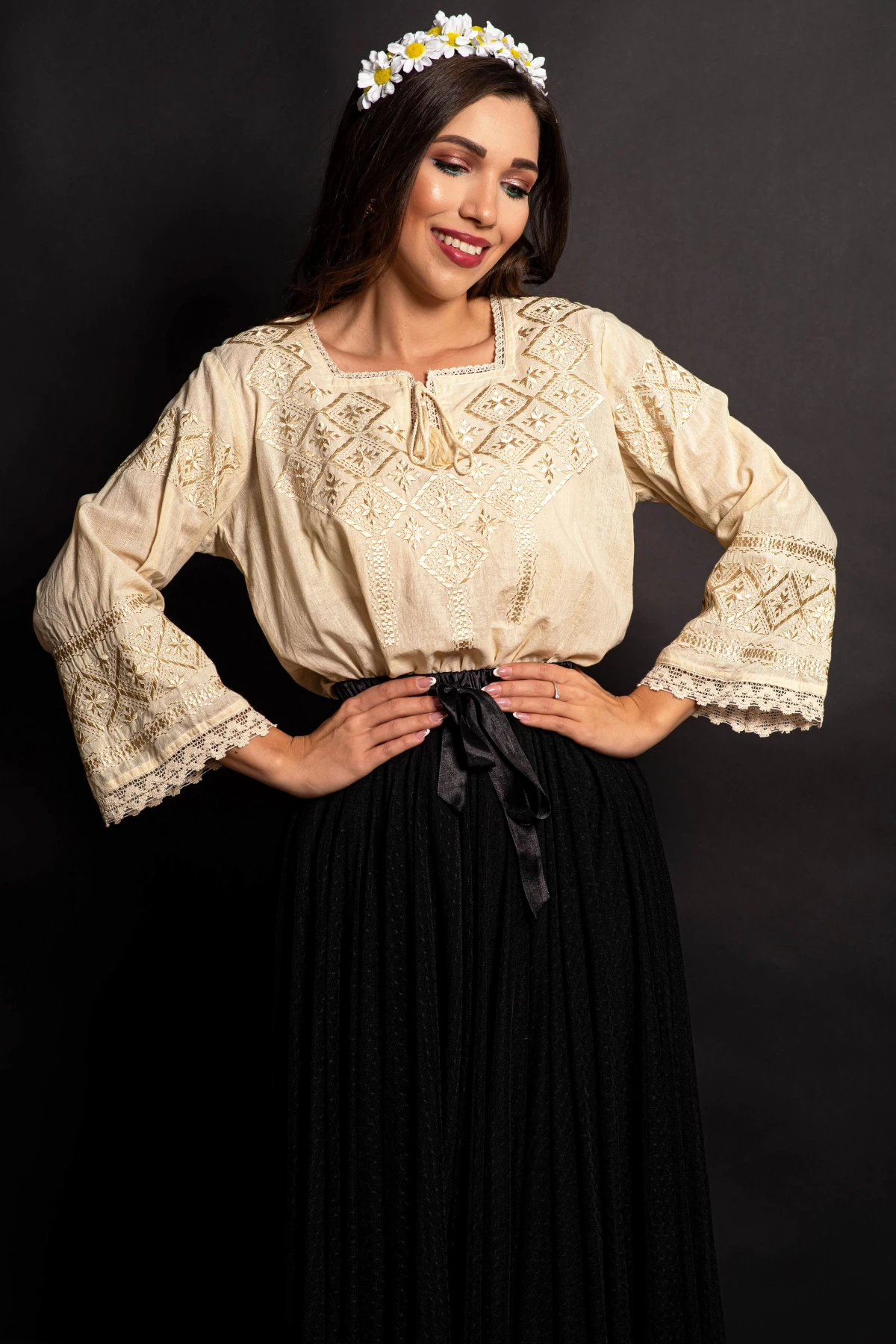 Ie bej Bucovineana din bumbac Ana-Maria brodata cu simbolul ancestral al stelei