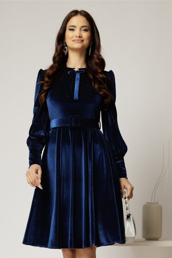 Rochie DY Fashion din catifea bleumarin cu funda si brosa la guler