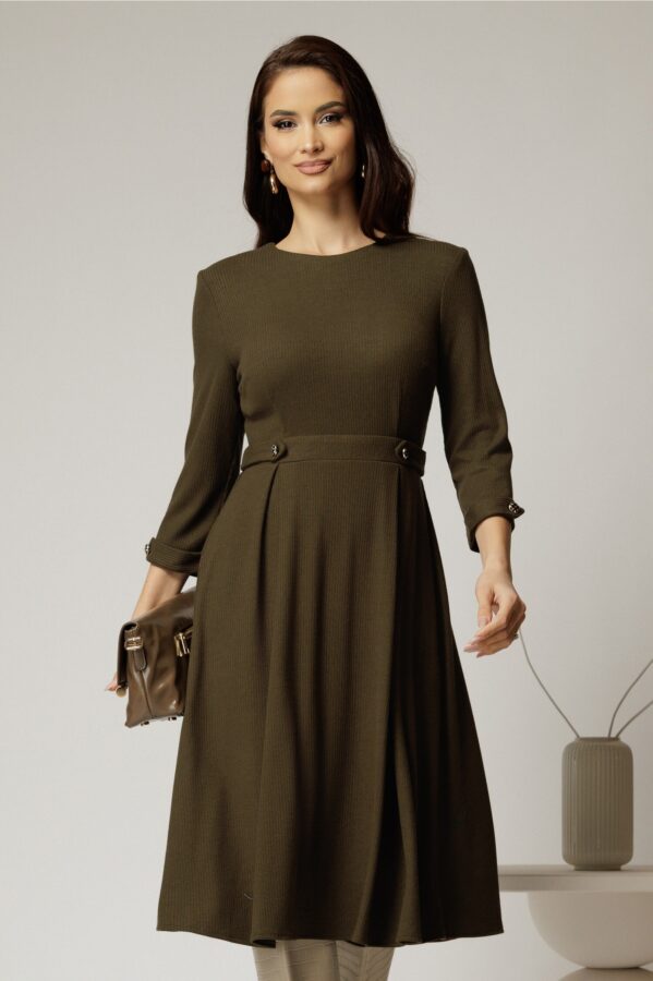 Rochie DY Fashion midi kaki din tricot cu nasturi decorativi pe talie