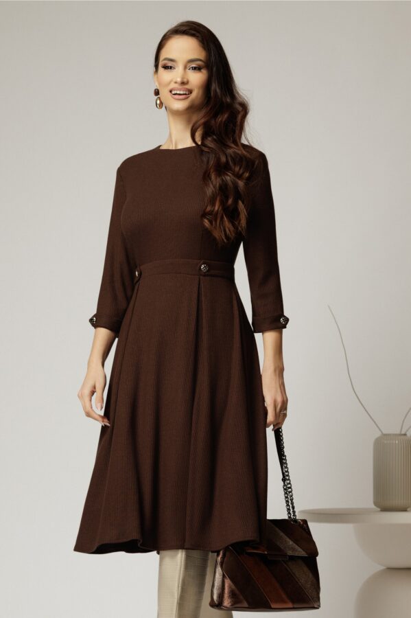 Rochie DY Fashion midi maro din tricot cu nasturi decorativi pe talie