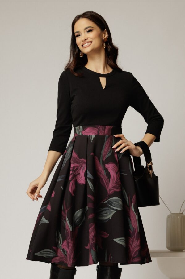 Rochie DY Fashion midi neagra cu imprimeu si decupaj la decolteu