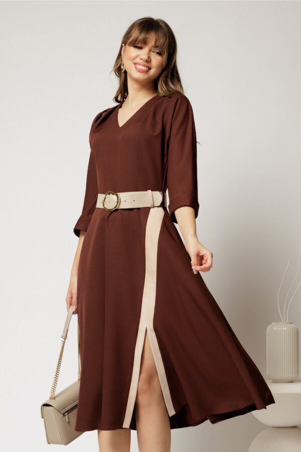Rochie midi maro clos cu slit pe fusta
