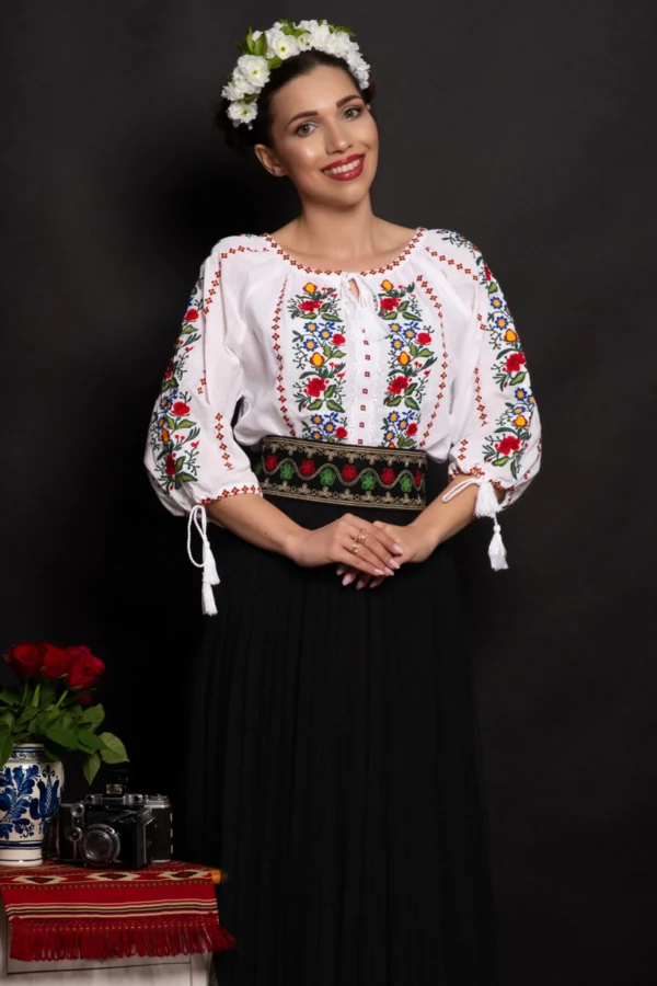 brau-dama-traditional-lucia-cu-motive-populare-brodate_90802.webp