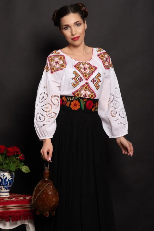 brau-dama-traditional-mioara-cu-flori-brodate_90797.webp