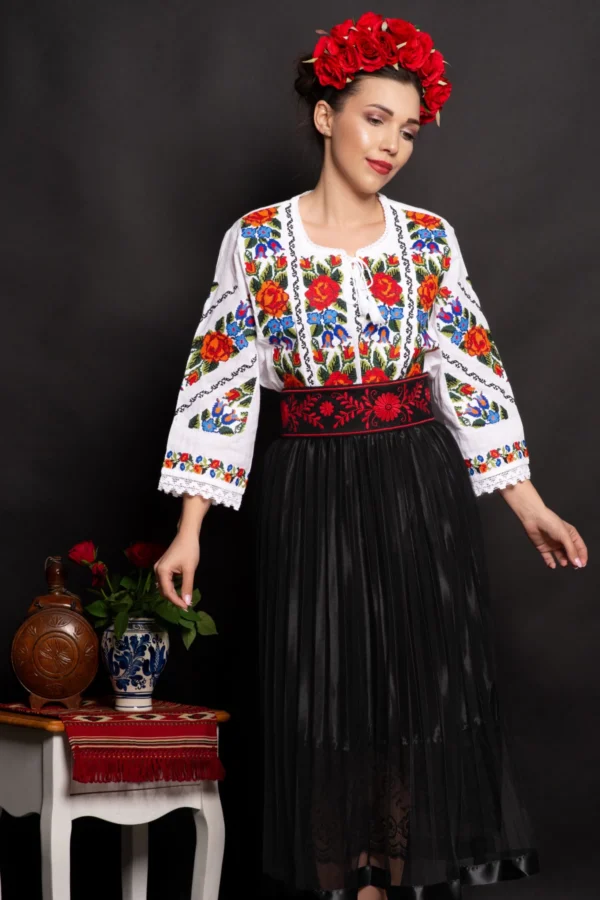 brau-traditional-dama-madalina-cu-broderie-florala-rosie_90819.webp