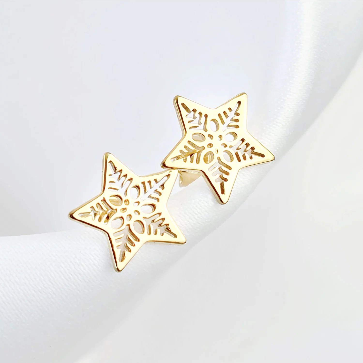 cercei-stea-cu-decupaje-argint-925-placat-cu-aur-galben-18k-117742-4.webp