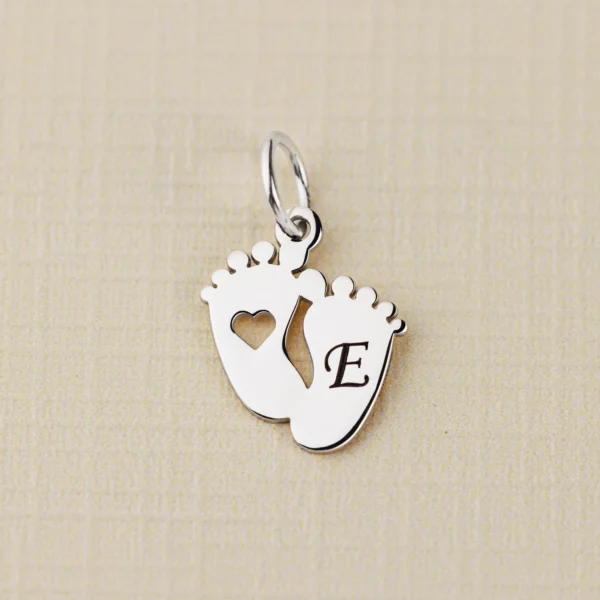 elm-charm-picioruse-cu-initiala-argint-925-102497-4.webp