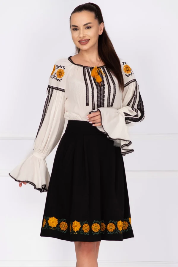 fusta-dama-neagra-in-clos-cu-flori-galbene-brodate_93096.webp