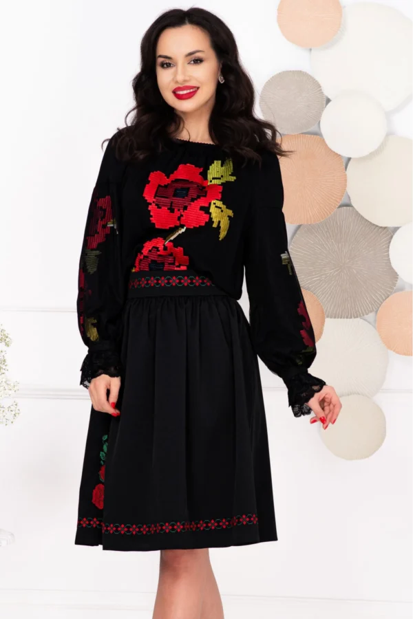 fusta-effect-neagra-in-clos-accesorizata-cu-broderie-traditionala_94774.webp