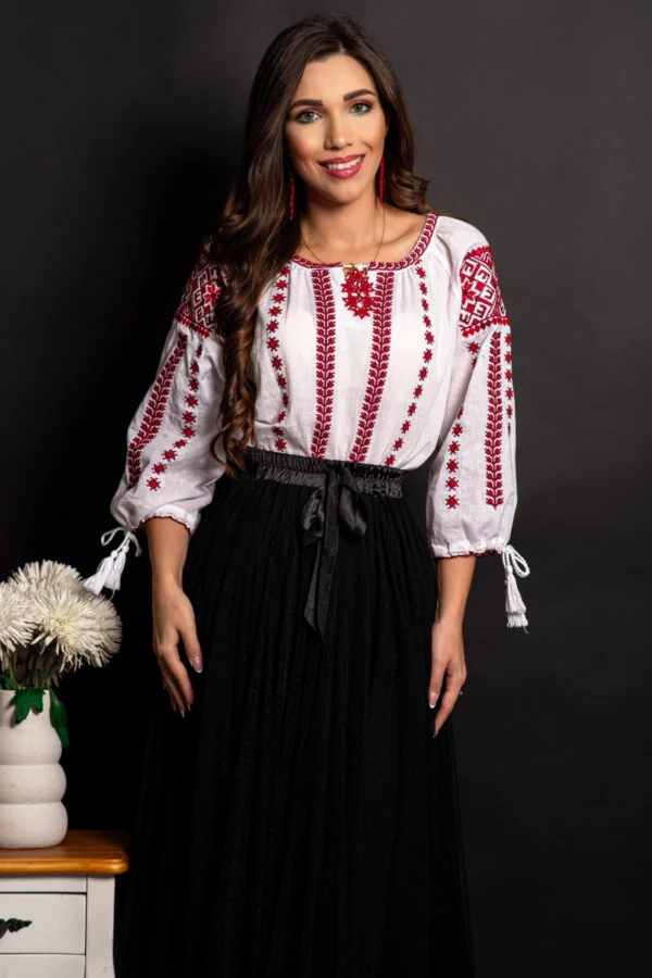 ie-alba-din-bumbac-marioara-cu-broderie-rosie-traditionala_93865.webp