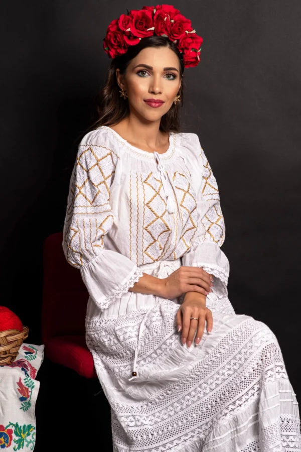 ie-alba-milena-din-bumbac-cu-broderie-aurie-si-simbolul-rombului_94312.webp