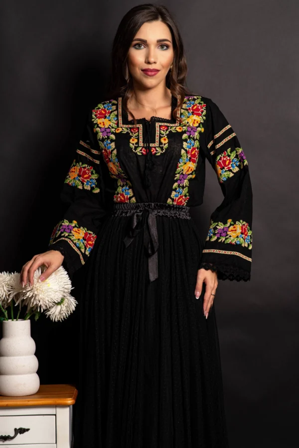ie-traditionala-bucovineana-neagra-cu-anemone-brodate_94346.webp