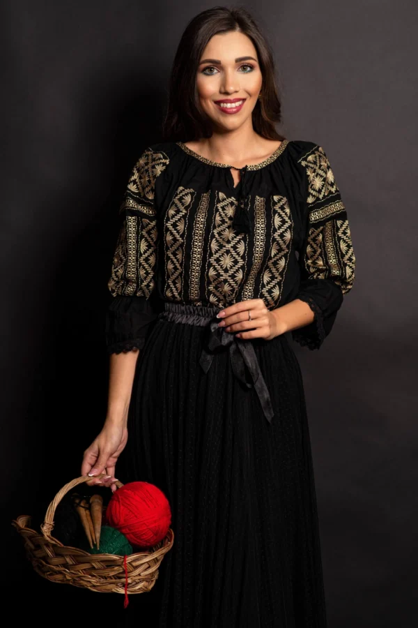 ie-traditionala-neagra-din-bumbac-carina-cu-broderie-aurie_93834.webp