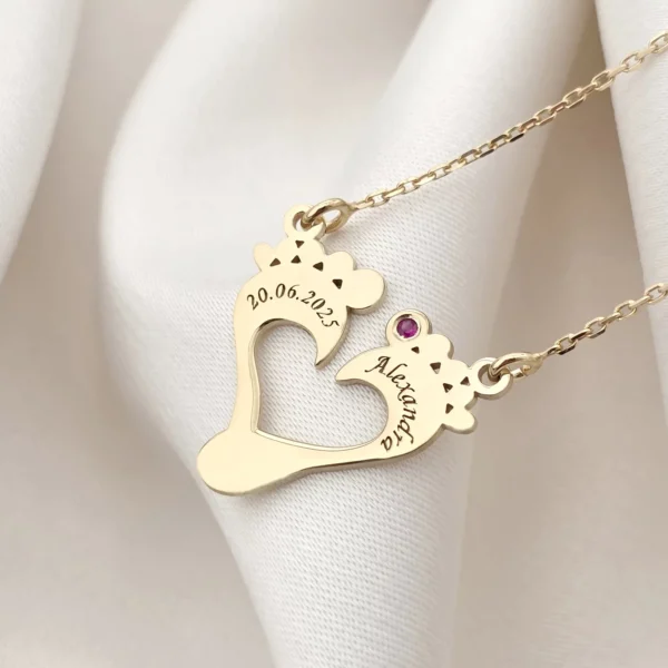 lantisor-cu-pandantiv-personalizat-contur-picioruse-in-forma-de-inimioara-nume-personalizat-rubin-lant-link-argint-925-placat-cu-aur-galben-18k-104727-4.webp