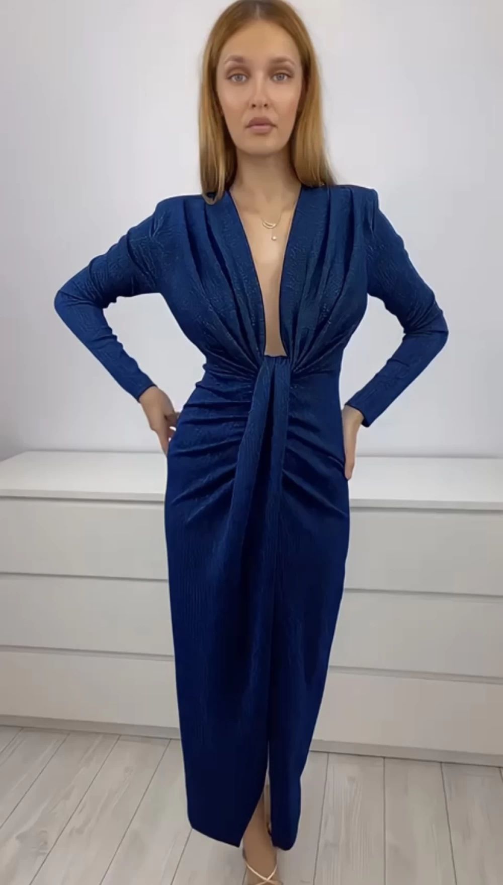 rochie-eleganta-midi-cu-slit-pe-picior_12303.webp