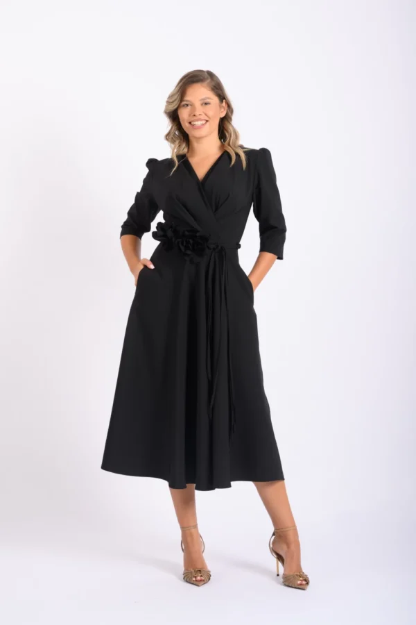 rochie-eleganta-neagra-cu-croiala-lejera-in-clos_14814.webp