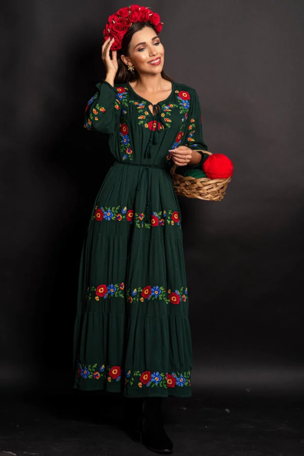rochie-traditionala-sanziana-verde-cu-broderie-florala_93812.webp