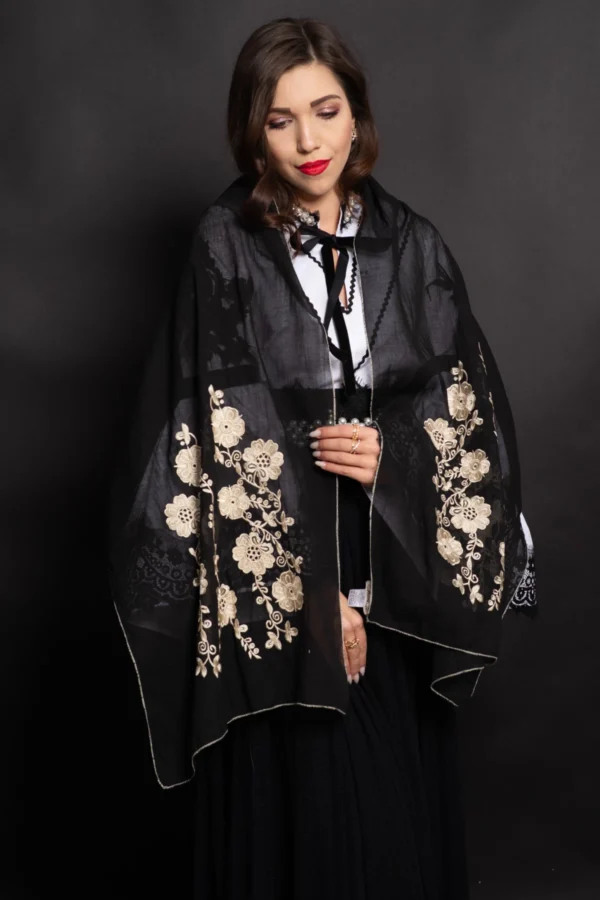 esarfa-traditionala-neagra-din-bumbac-cu-flori-bej-brodate_88374.webp