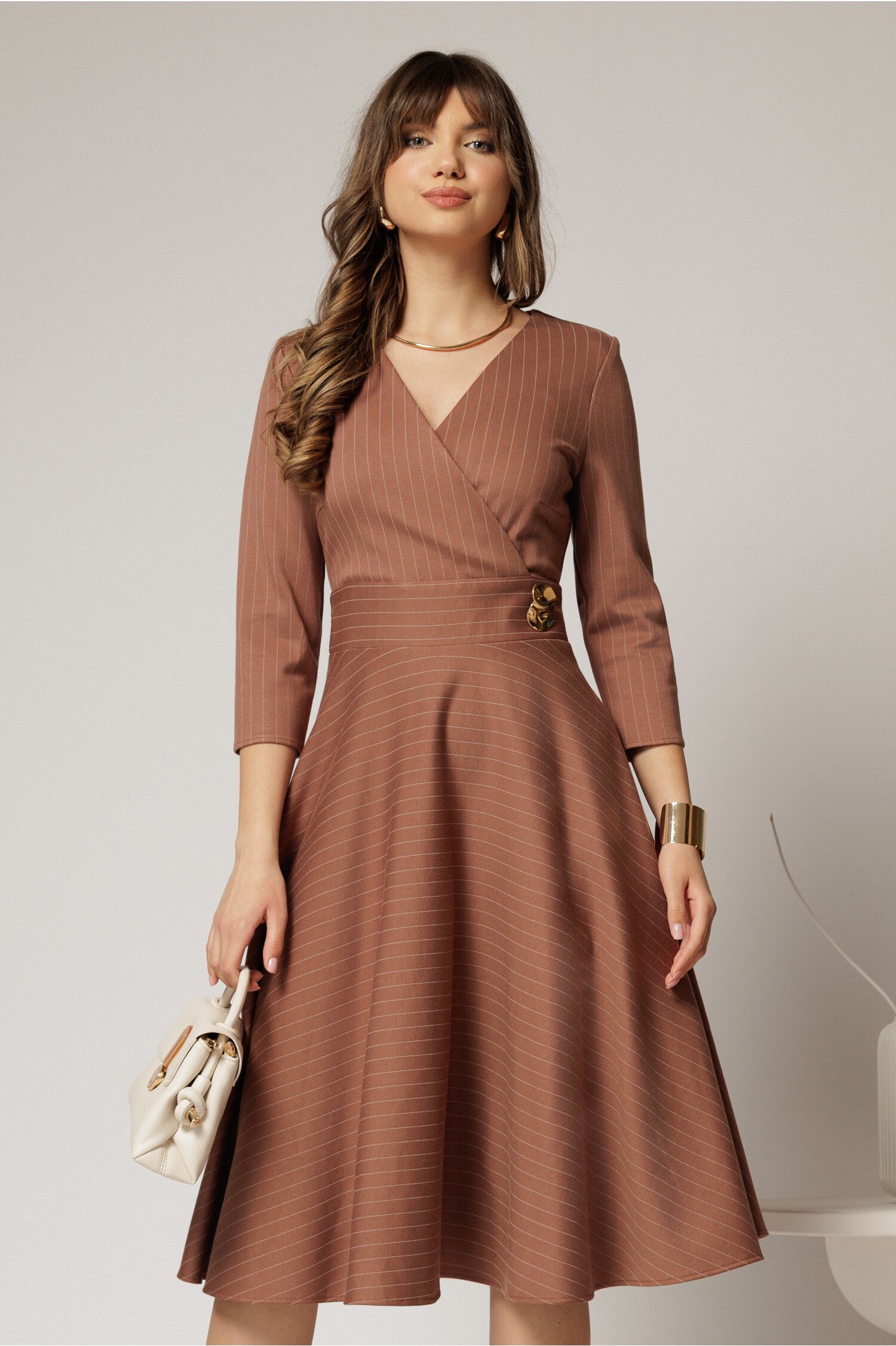 rochie-dy-fashion-bej-clos-in-dungi-din-jerse-si-detaliu-in-talie-1441516-1141801-4.jpeg