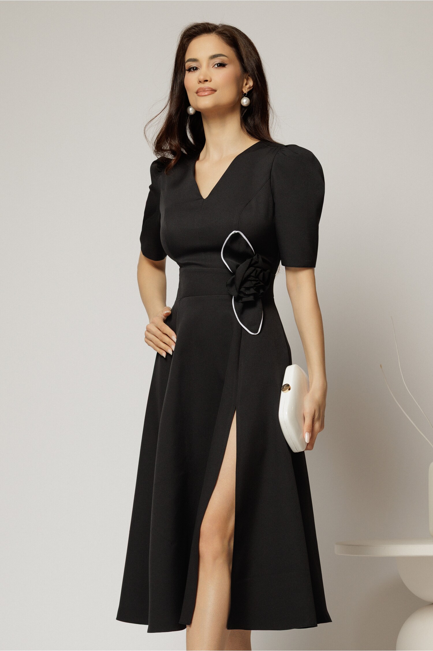 rochie-dy-fashion-neagra-midi-cu-detaliu-floral-pe-talie-si-decolteu-in-v-1456171-1147705-4.jpeg