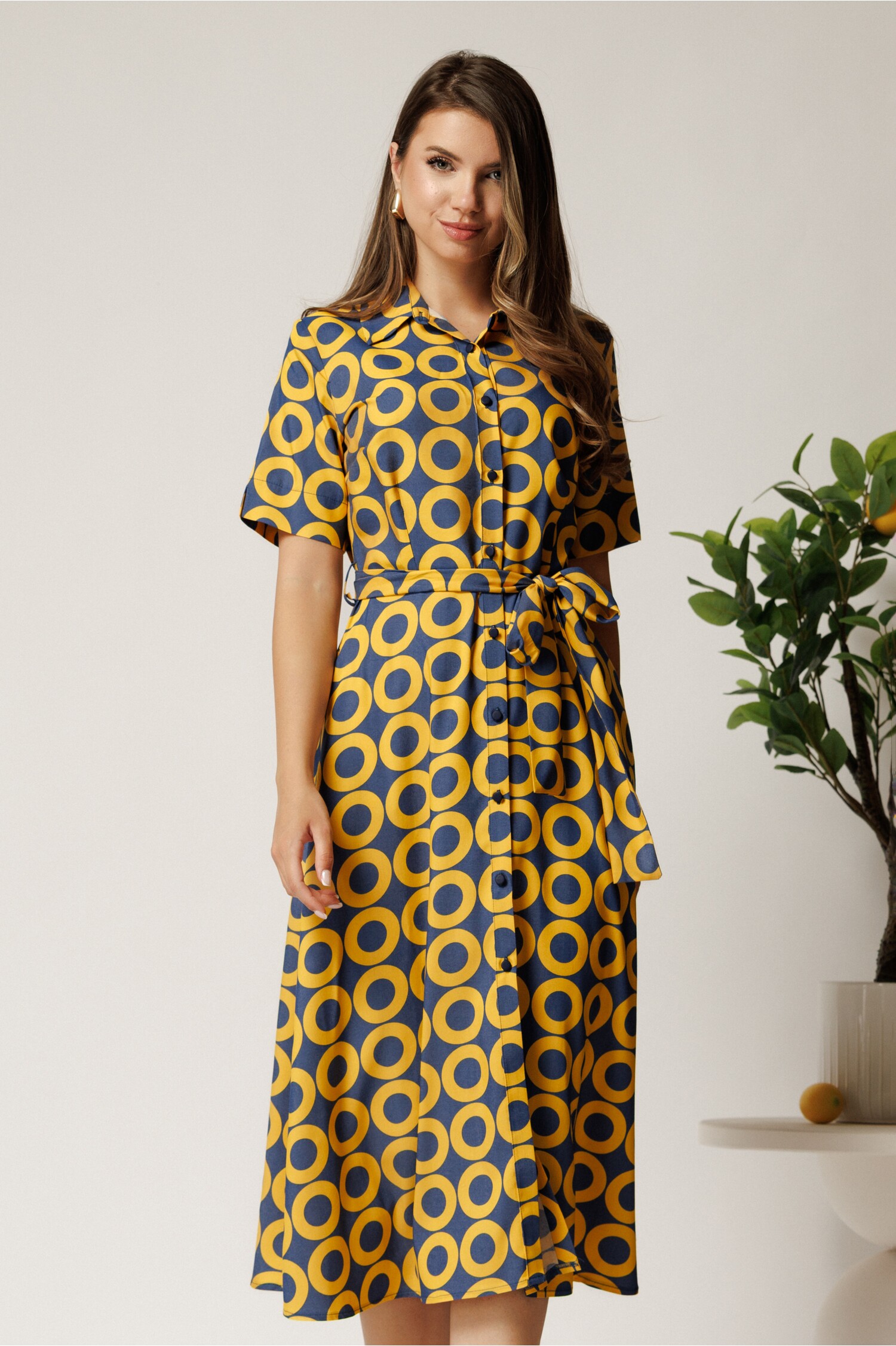 rochie-midi-bleumarin-din-bumbac-in-clos-cu-cercuri-galbene-si-cordon-in-talie-1399120-1122187-4.jpeg