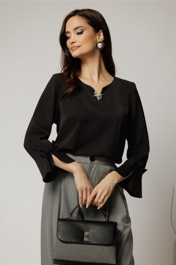 bluza-neagra-din-voal-cu-funde-la-maneci-si-brosa-la-decolteu-1446166-1145245-4.jpeg