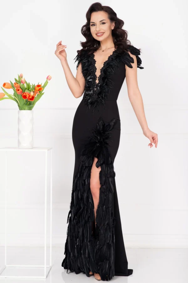 rochie-de-seara-neagra-lunga-salome-decorata-cu-pene_95416.webp