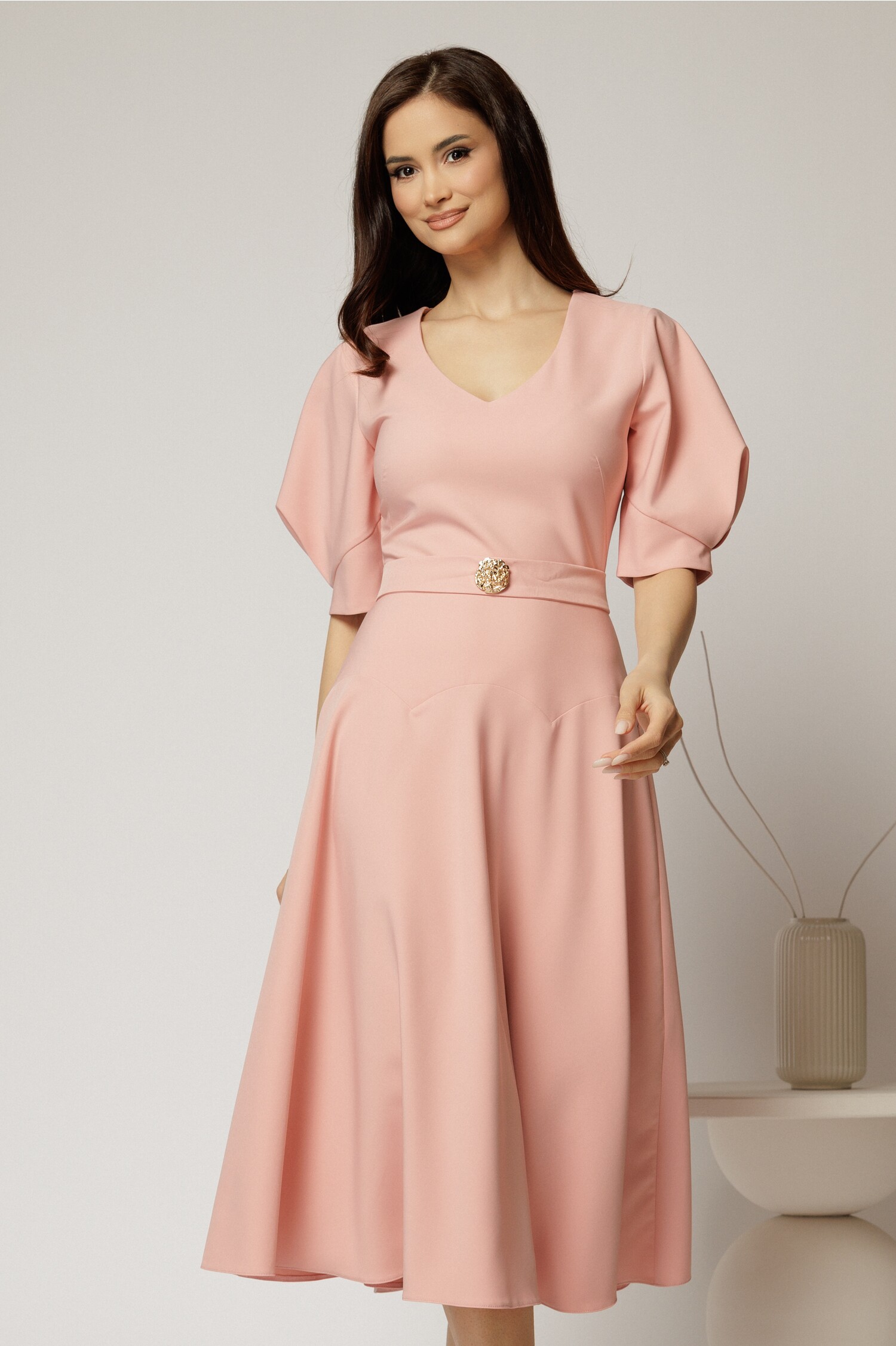rochie-midi-roz-eleganta-cu-fusta-clos-decolteu-adanc-in-v-si-maneci-bufante-1449070-1147855-4.jpeg